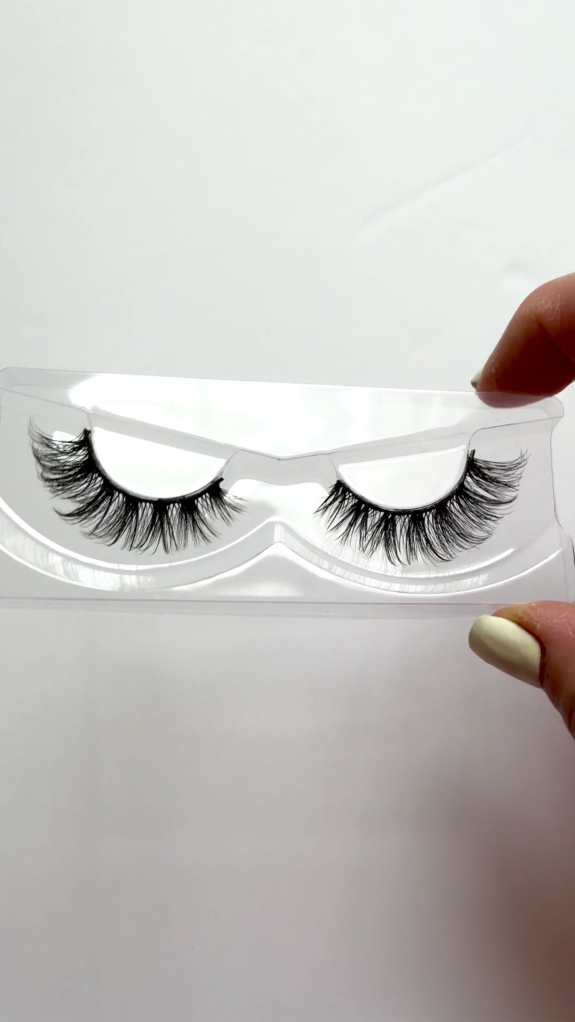 Video of Dramatic Wispy Cat Eye False Eyelashes 25mm Strip Lashes Hostile Takeover by Labo Glam