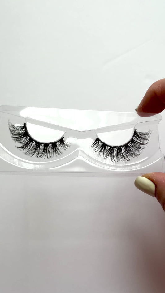 Video of Dramatic Wispy Cat Eye False Eyelashes 25mm Strip Lashes Hostile Takeover by Labo Glam