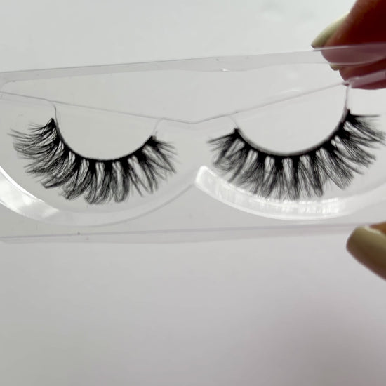 Video of Wispy Cat Eye False Eyelashes 25mm Strip Lashes Touché by Labo Glam