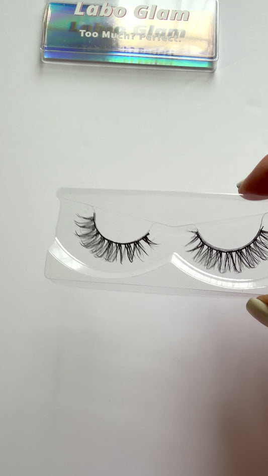 Video of Wispy Spiky Full False Eyelashes 25mm Strip Lashes Scene Stealer by Labo Glam