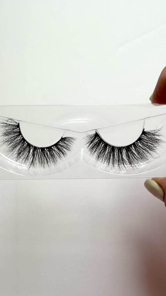 Video of Dense Fluffy Dramatic Russian Volumizing False Eyelashes 25mm Strip Lashes Velvet Doll by Labo Glam