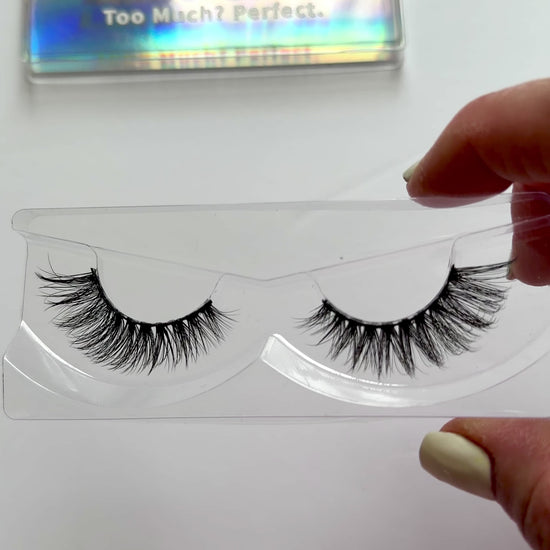 Video of Dense Dramatic Spiky False Eyelashes 25mm Strip Lashes Showstopper by Labo Glam