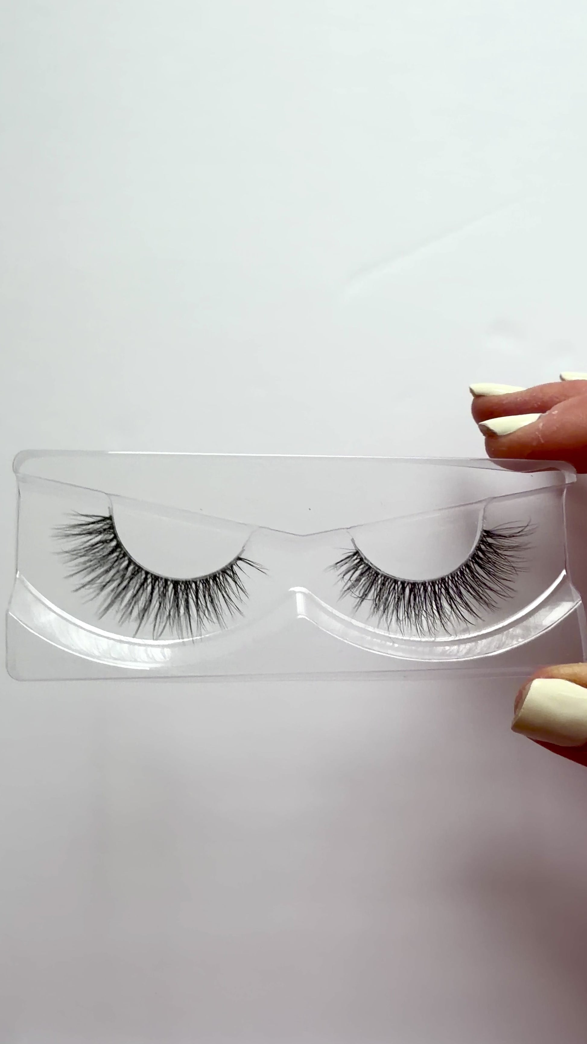 Video of Natural Wispy Invisible Band False Eyelashes 25mm Strip Lashes Naked Crush by Labo Glam