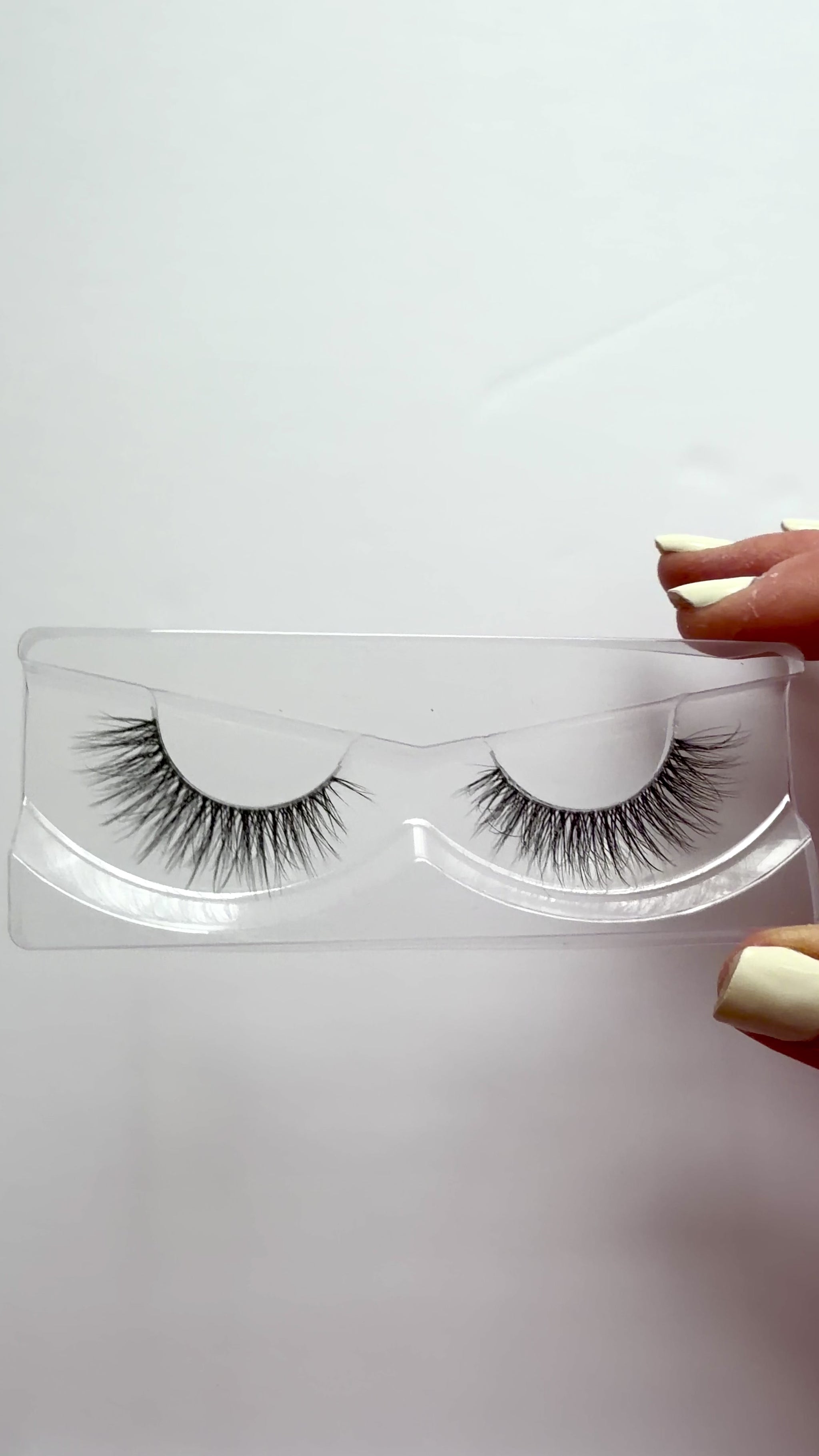 Video of Natural Wispy Invisible Band False Eyelashes 25mm Strip Lashes Naked Crush by Labo Glam