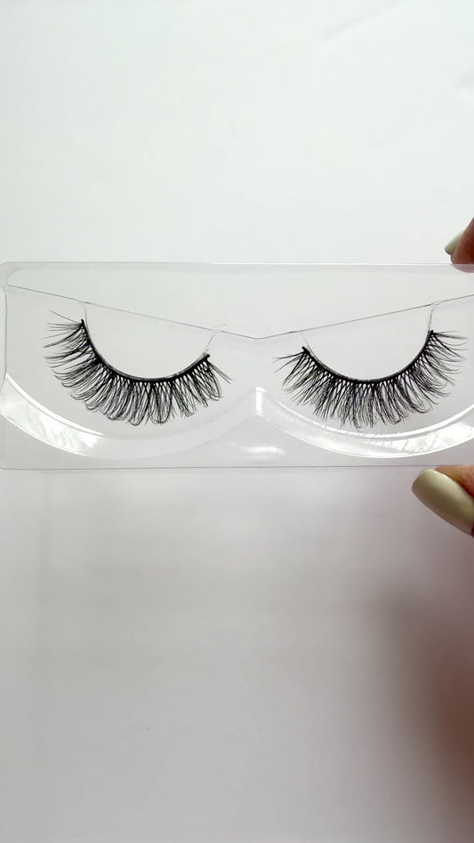 Video of Fluffy Full Volume False Eyelashes 25mm Strip Lashes That Girl by Labo Glam