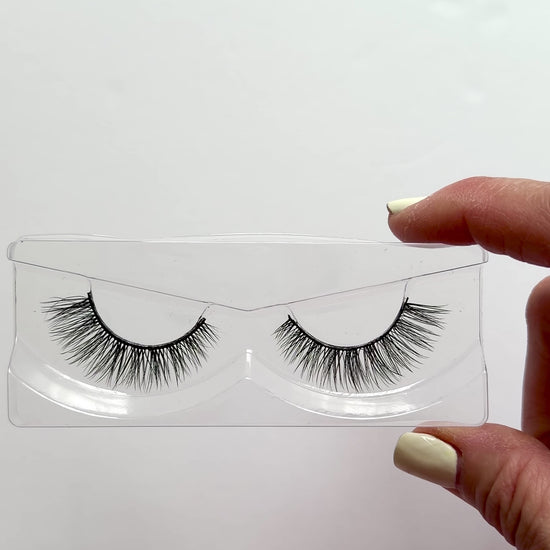 Video of Soft Full Volume False Eyelashes 25mm Strip Lashes Pretty Power by Labo Glam