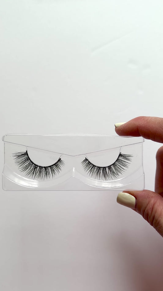 Video of Soft Full Volume False Eyelashes 25mm Strip Lashes Pretty Power by Labo Glam
